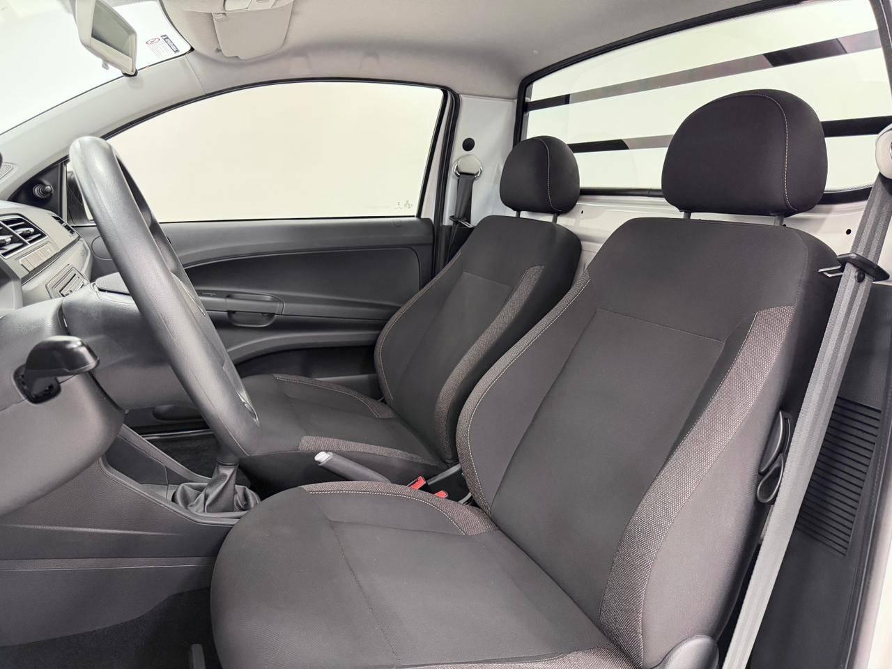 Foto numero 5 do veiculo Volkswagen Saveiro Robust 1.6 - Mec. - Branca - 2024/2025