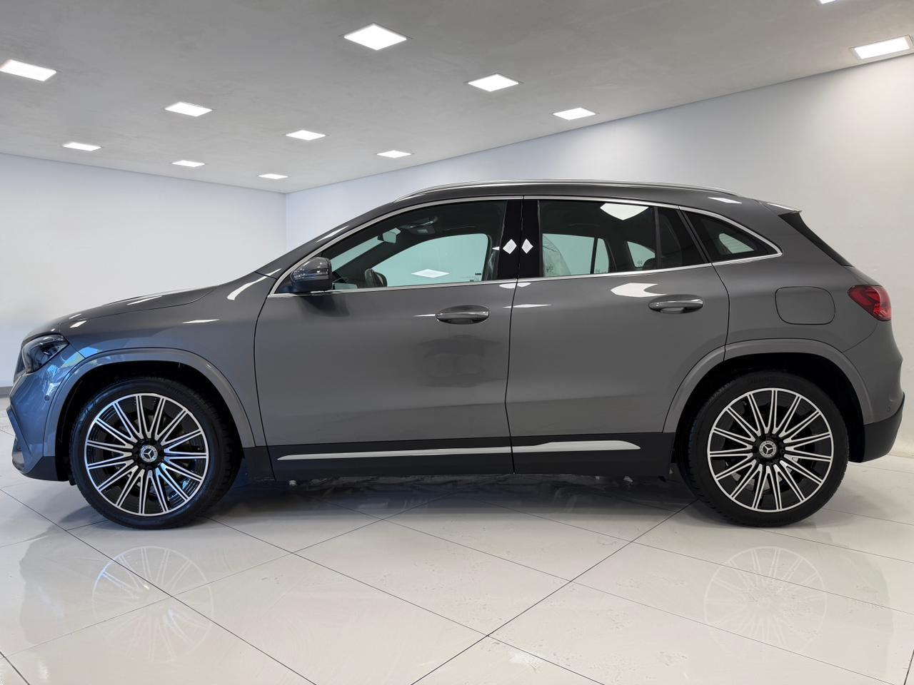 Foto numero 6 do veiculo Mercedes-Benz Gla 200 AMG Line 1.3 Turbo - Aut.(Híb.) - Cinza - 2025/2026