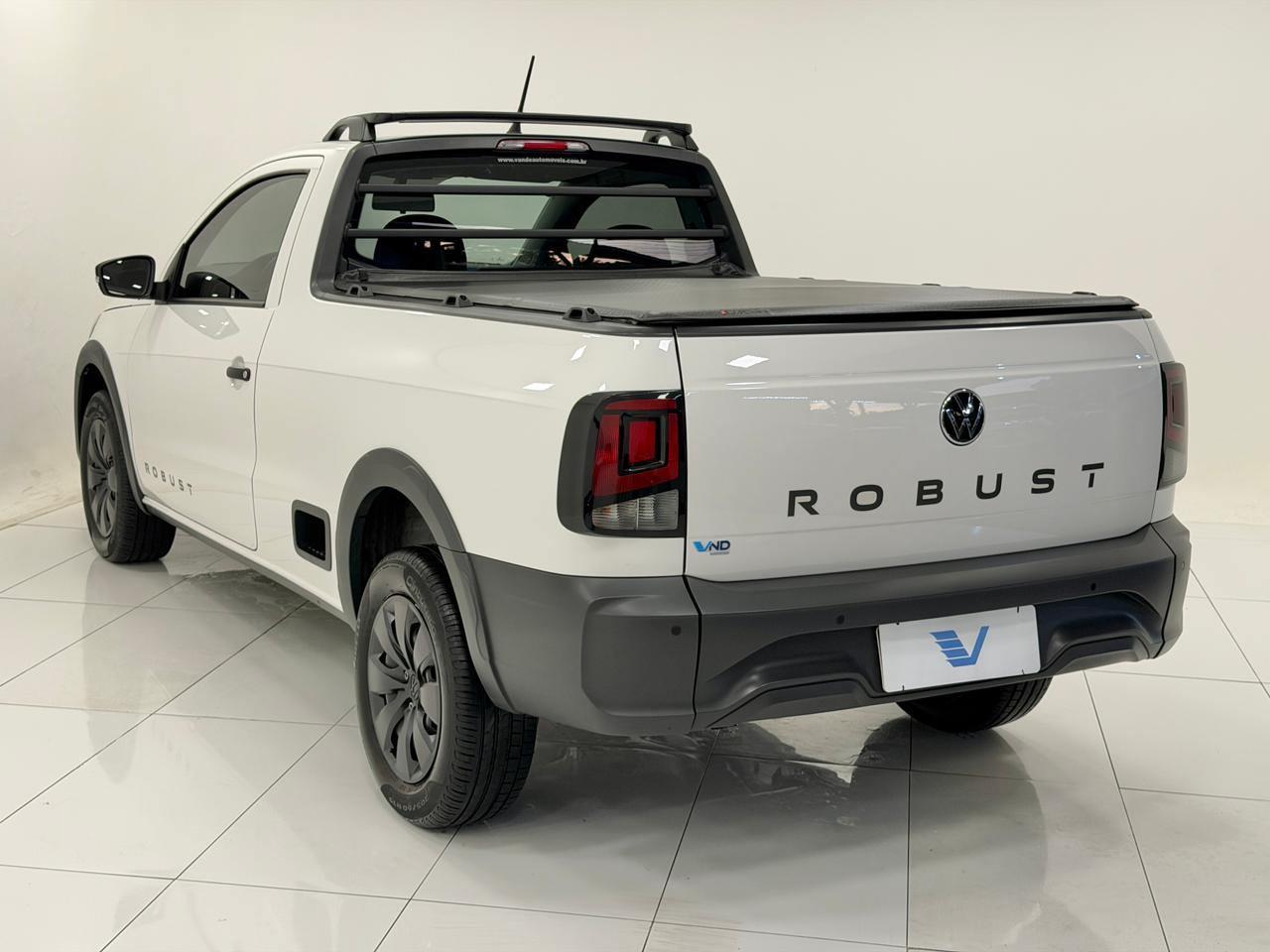 Foto numero 3 do veiculo Volkswagen Saveiro Robust 1.6 - Mec. - Branca - 2024/2025