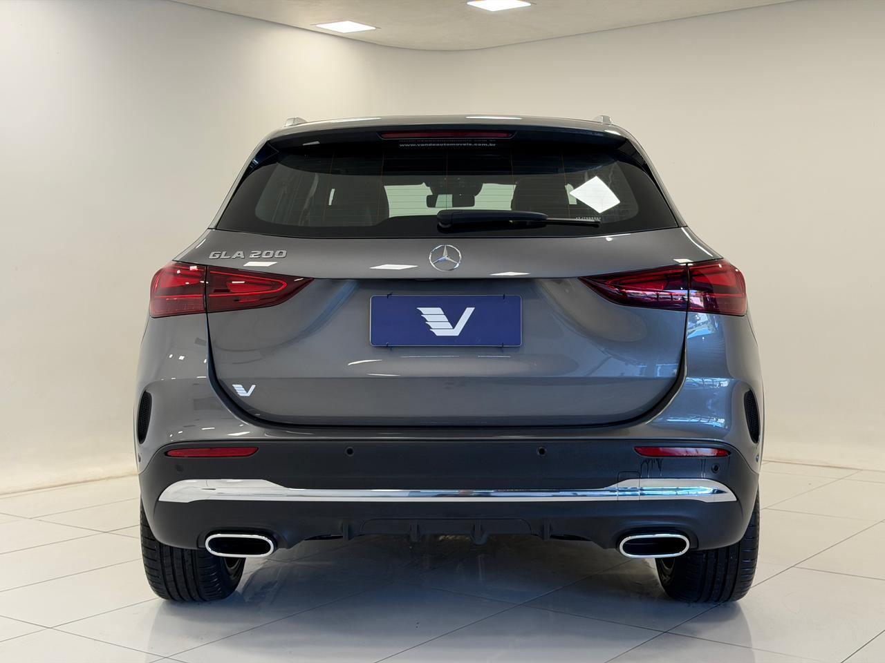Foto numero 4 do veiculo Mercedes-Benz Gla 200 AMG Line 1.3 Turbo - Aut.(Híb.) - Cinza - 2025/2026