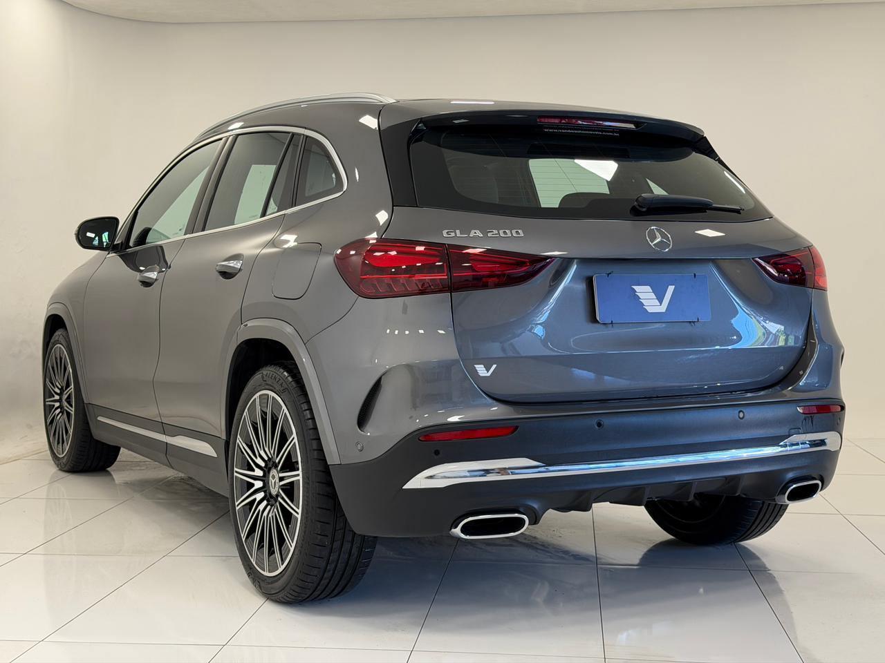 Foto numero 5 do veiculo Mercedes-Benz Gla 200 AMG Line 1.3 Turbo - Aut.(Híb.) - Cinza - 2025/2026