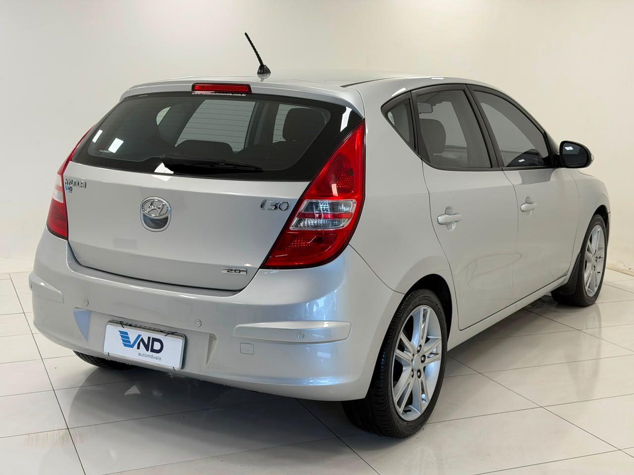 Foto numero 2 do veiculo Hyundai I30 2.0 - Aut. - Prata - 2009/2010