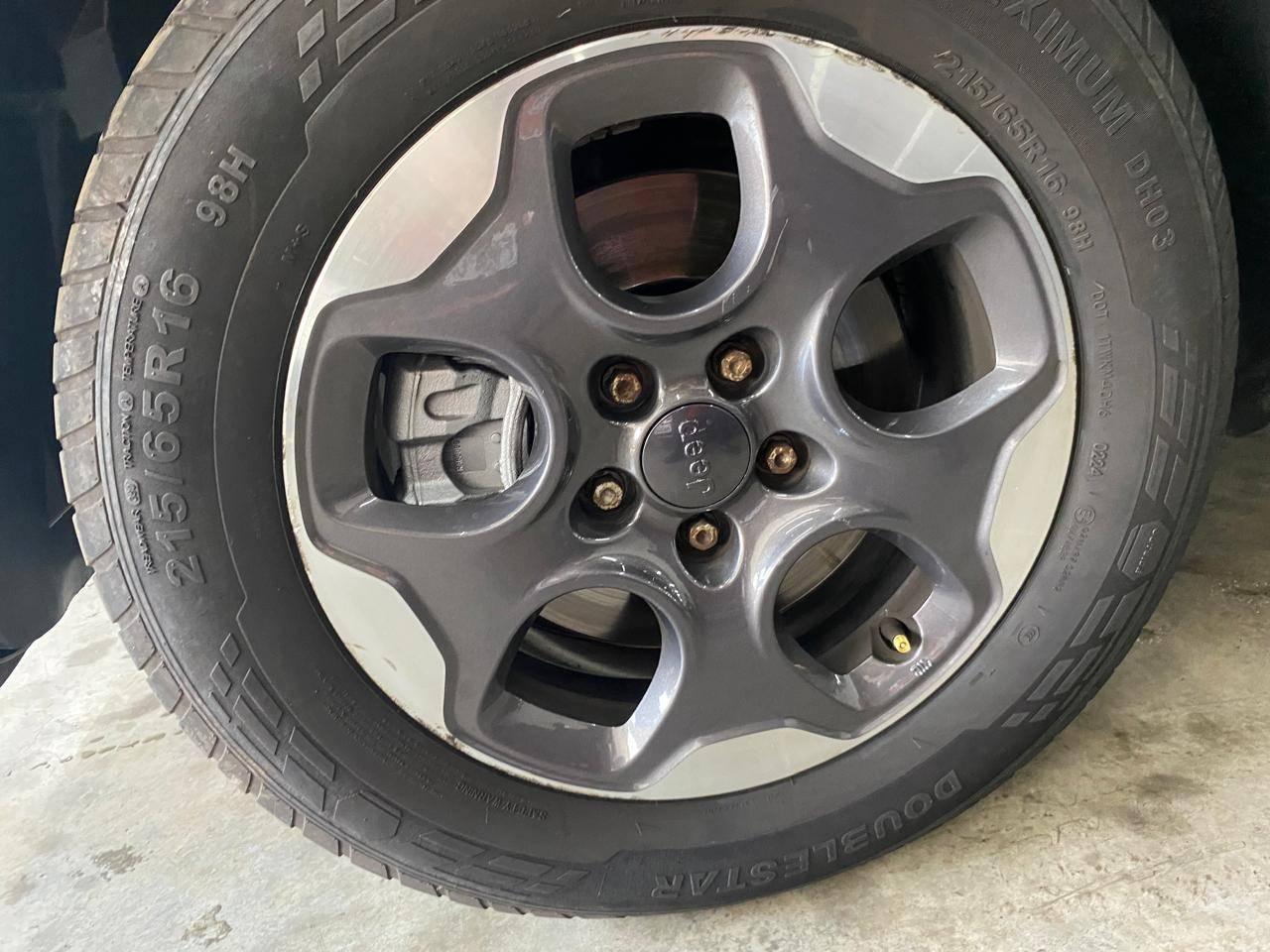 Foto numero 19 do veiculo Jeep Renegade 4x2 Flex 16V Aut.  - Cinza - 2020/2021