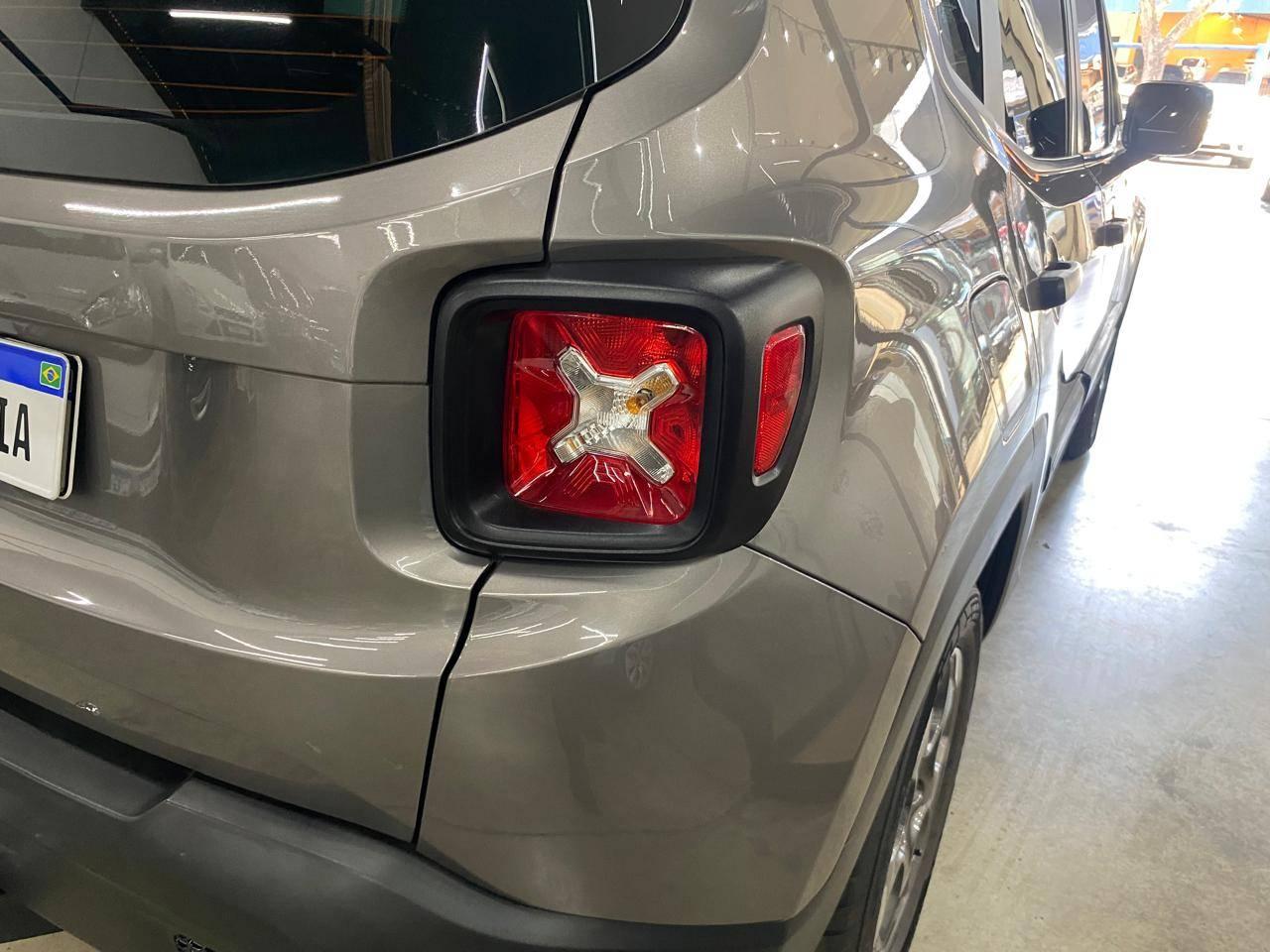 Foto numero 21 do veiculo Jeep Renegade 4x2 Flex 16V Aut.  - Cinza - 2020/2021
