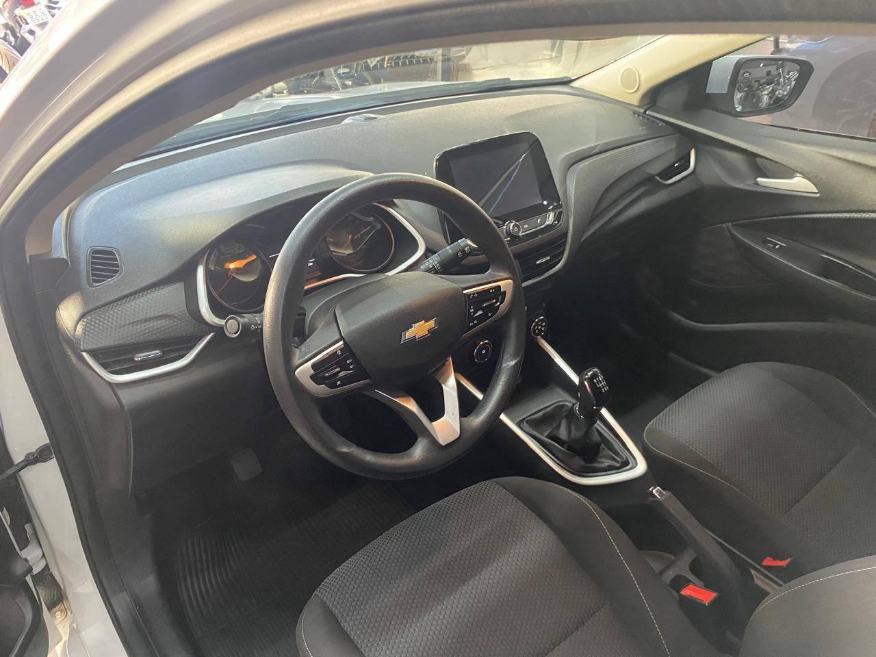Foto numero 8 do veiculo Chevrolet Onix HEV/ 10MT LT2 - Branca - 2023/2024