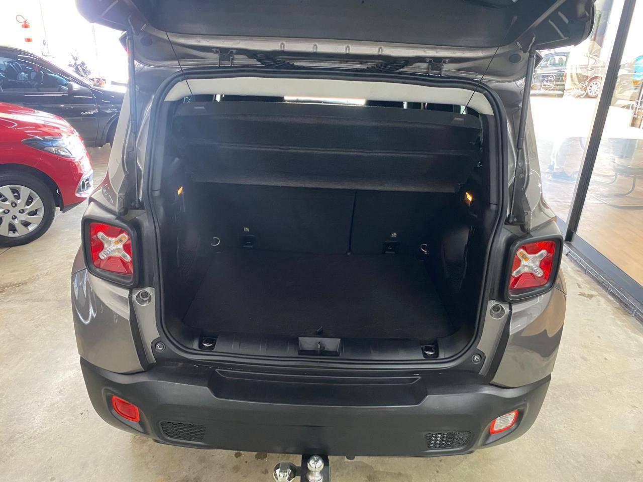 Foto numero 9 do veiculo Jeep Renegade 4x2 Flex 16V Aut.  - Cinza - 2020/2021