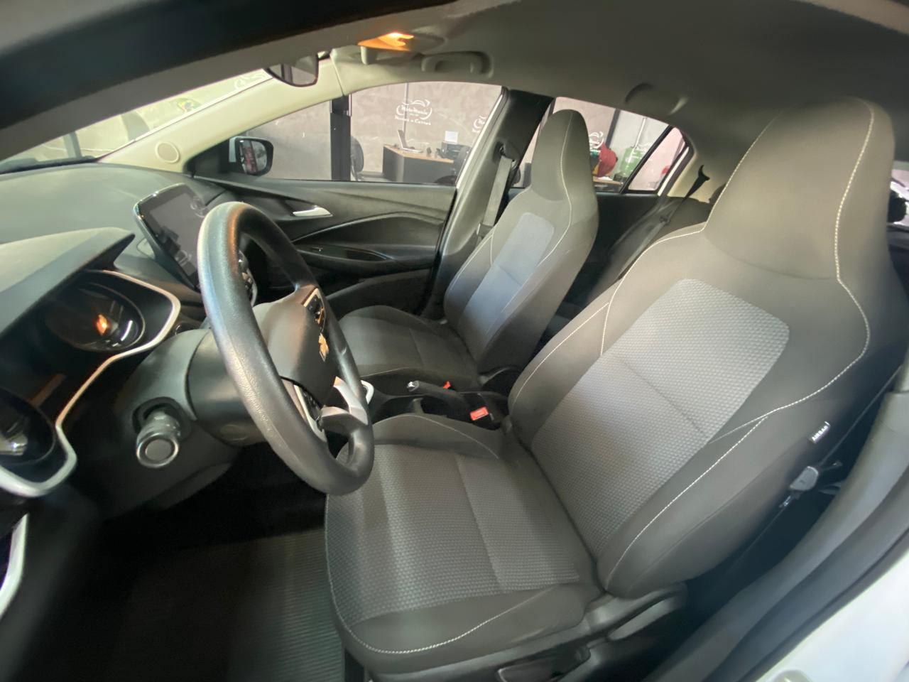 Foto numero 7 do veiculo Chevrolet Onix HEV/ 10MT LT2 - Branca - 2023/2024