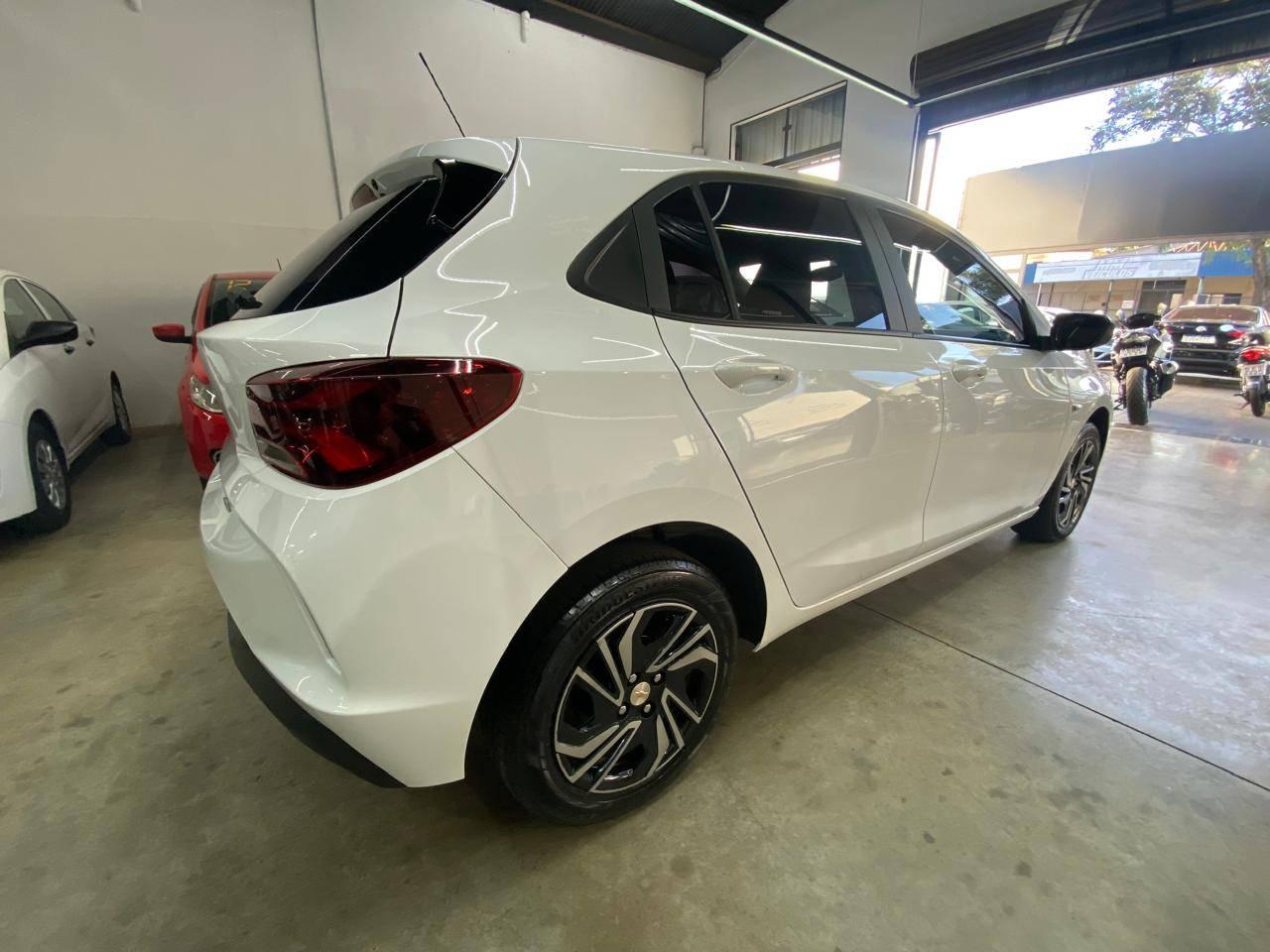 Foto numero 15 do veiculo Chevrolet Onix HEV/ 10MT LT2 - Branca - 2023/2024