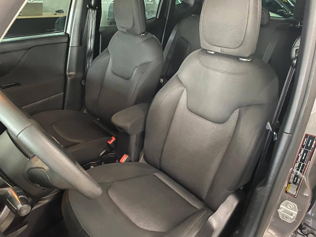 Foto numero 14 do veiculo Jeep Renegade 4x2 Flex 16V Aut.  - Cinza - 2020/2021