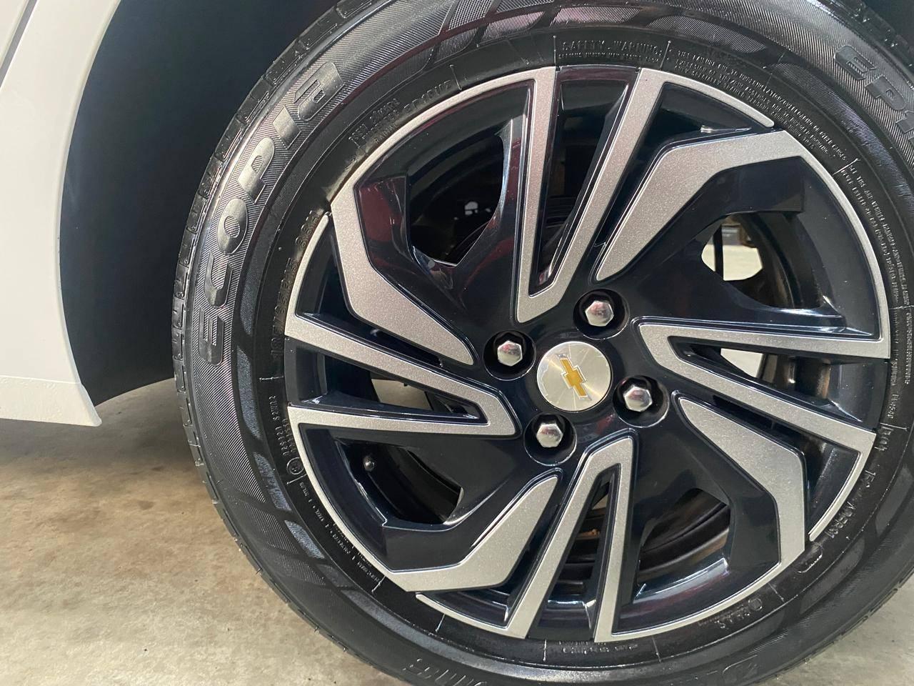 Foto numero 6 do veiculo Chevrolet Onix HEV/ 10MT LT2 - Branca - 2023/2024