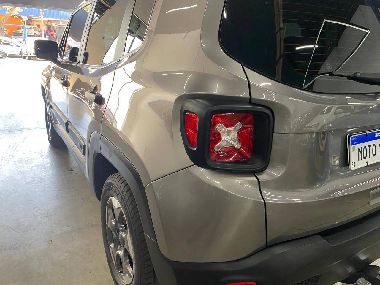 Foto numero 8 do veiculo Jeep Renegade 4x2 Flex 16V Aut.  - Cinza - 2020/2021
