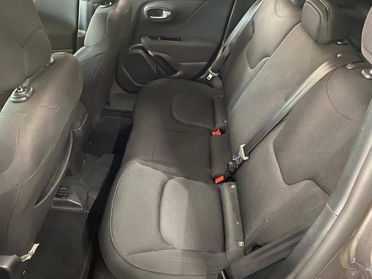 Foto numero 16 do veiculo Jeep Renegade 4x2 Flex 16V Aut.  - Cinza - 2020/2021