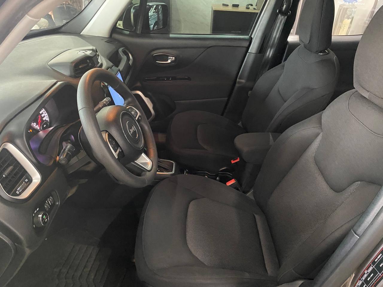 Foto numero 5 do veiculo Jeep Renegade 4x2 Flex 16V Aut.  - Cinza - 2020/2021