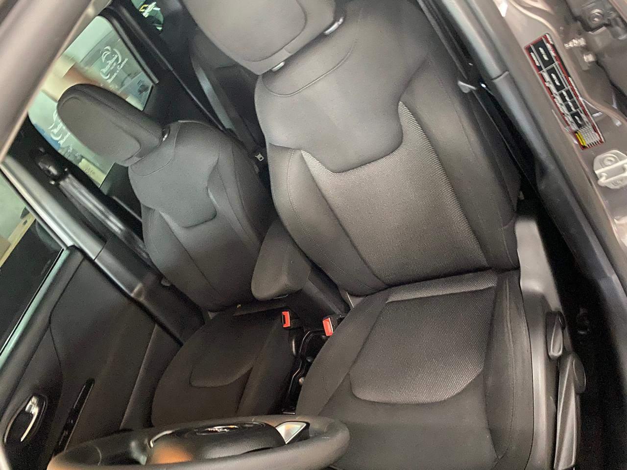 Foto numero 20 do veiculo Jeep Renegade 4x2 Flex 16V Aut.  - Cinza - 2020/2021