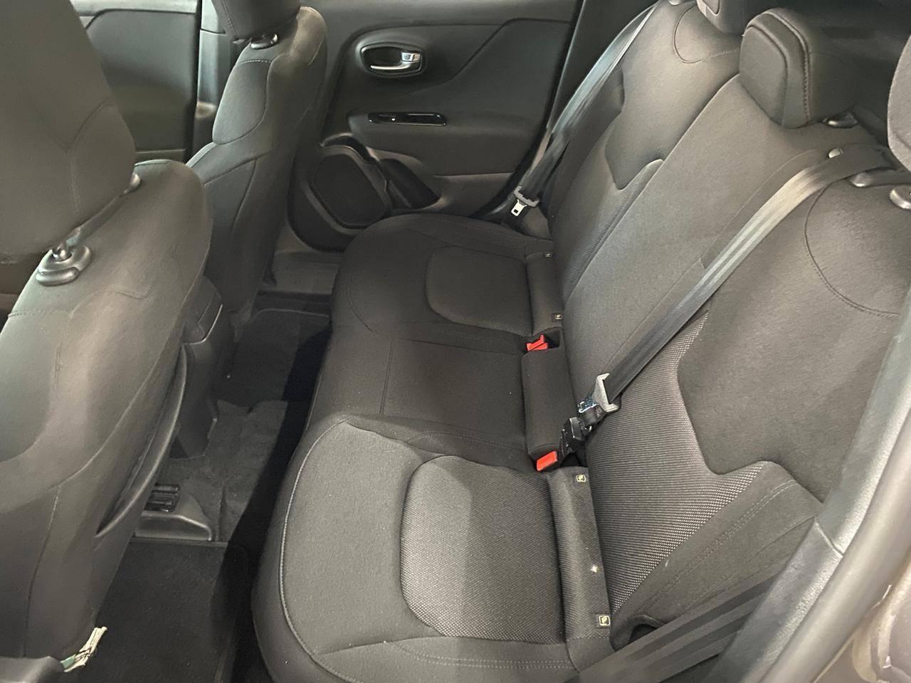 Foto numero 11 do veiculo Jeep Renegade 4x2 Flex 16V Aut.  - Cinza - 2020/2021