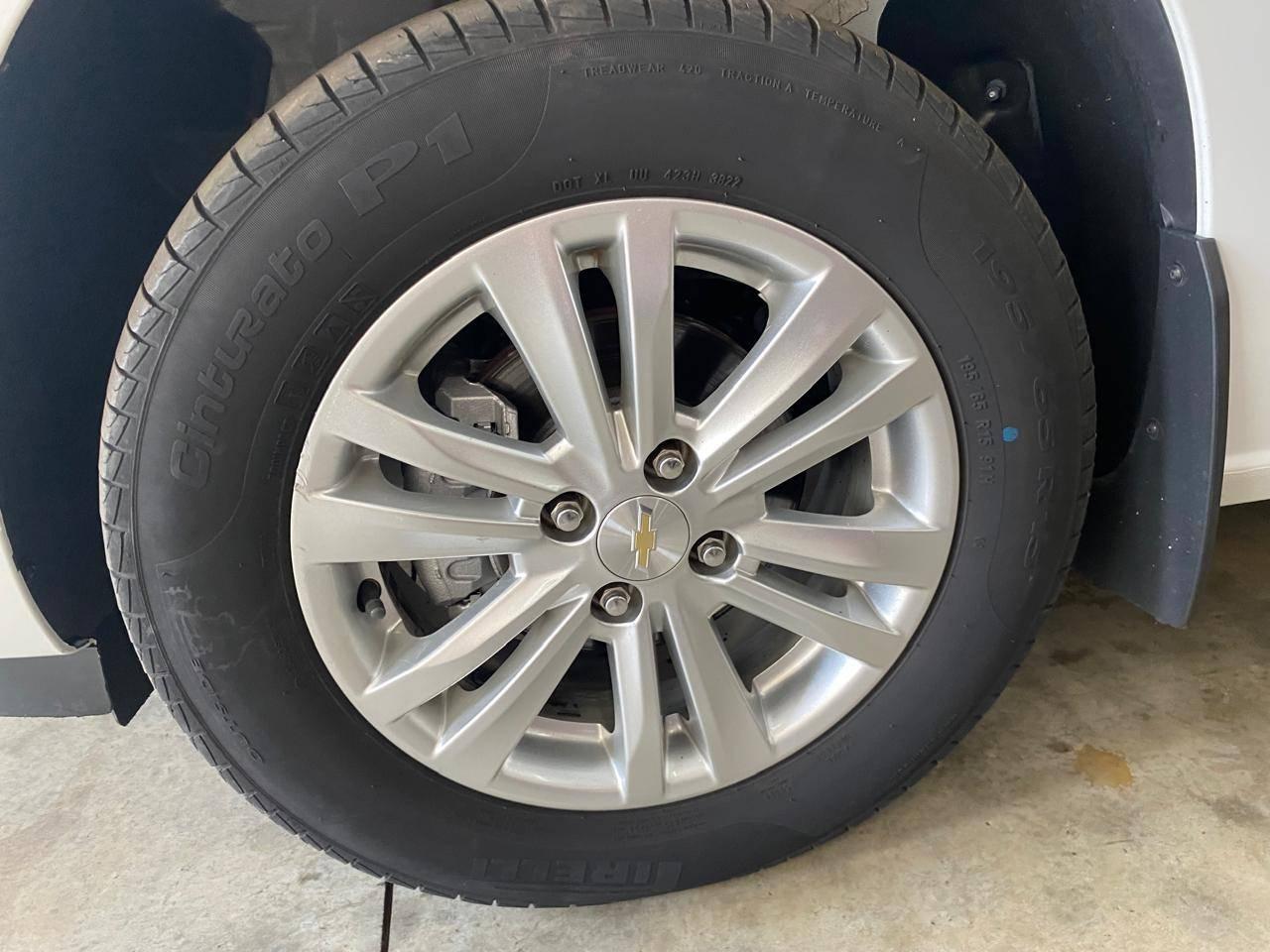 Foto numero 8 do veiculo Chevrolet Spin LT 1.8 8V Econo.Flex 5p Mec.  - Branca - 2021/2022