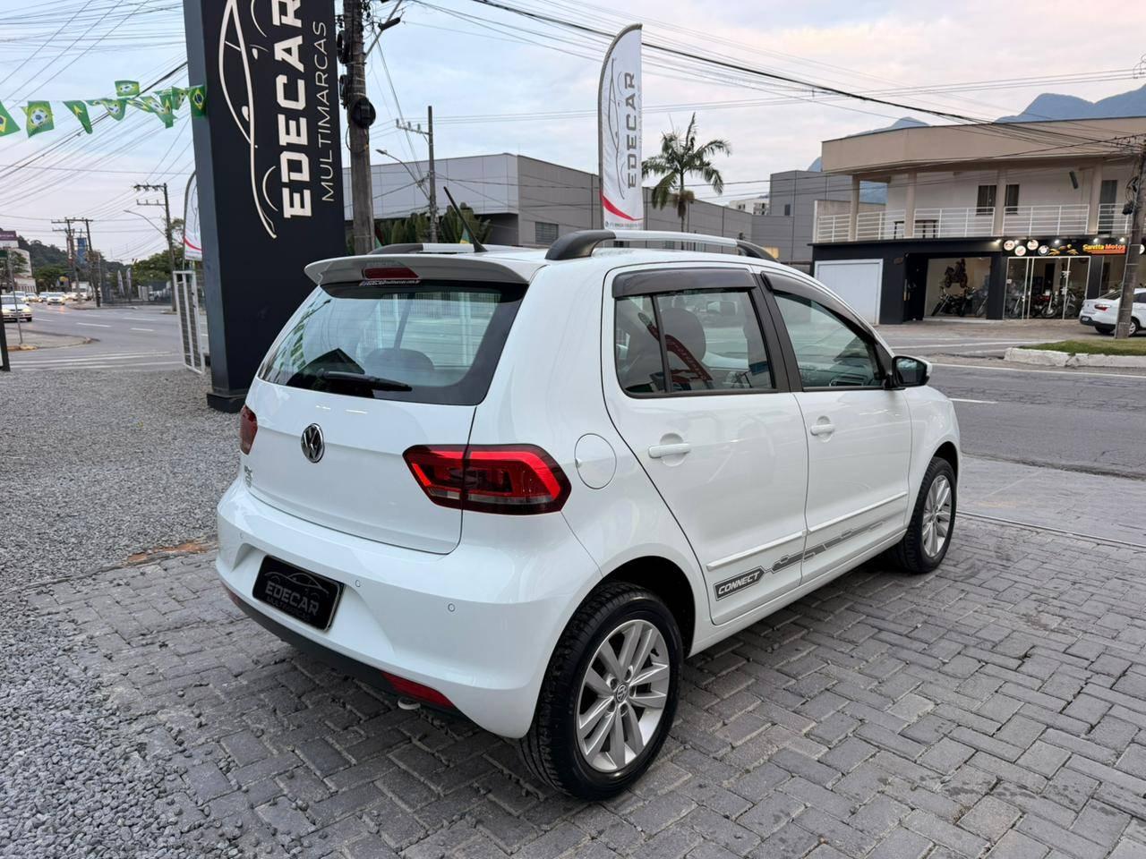 Foto numero 5 do veiculo Volkswagen Fox Connect 1.6 Flex 8V 5p  - Branca - 2018/2019