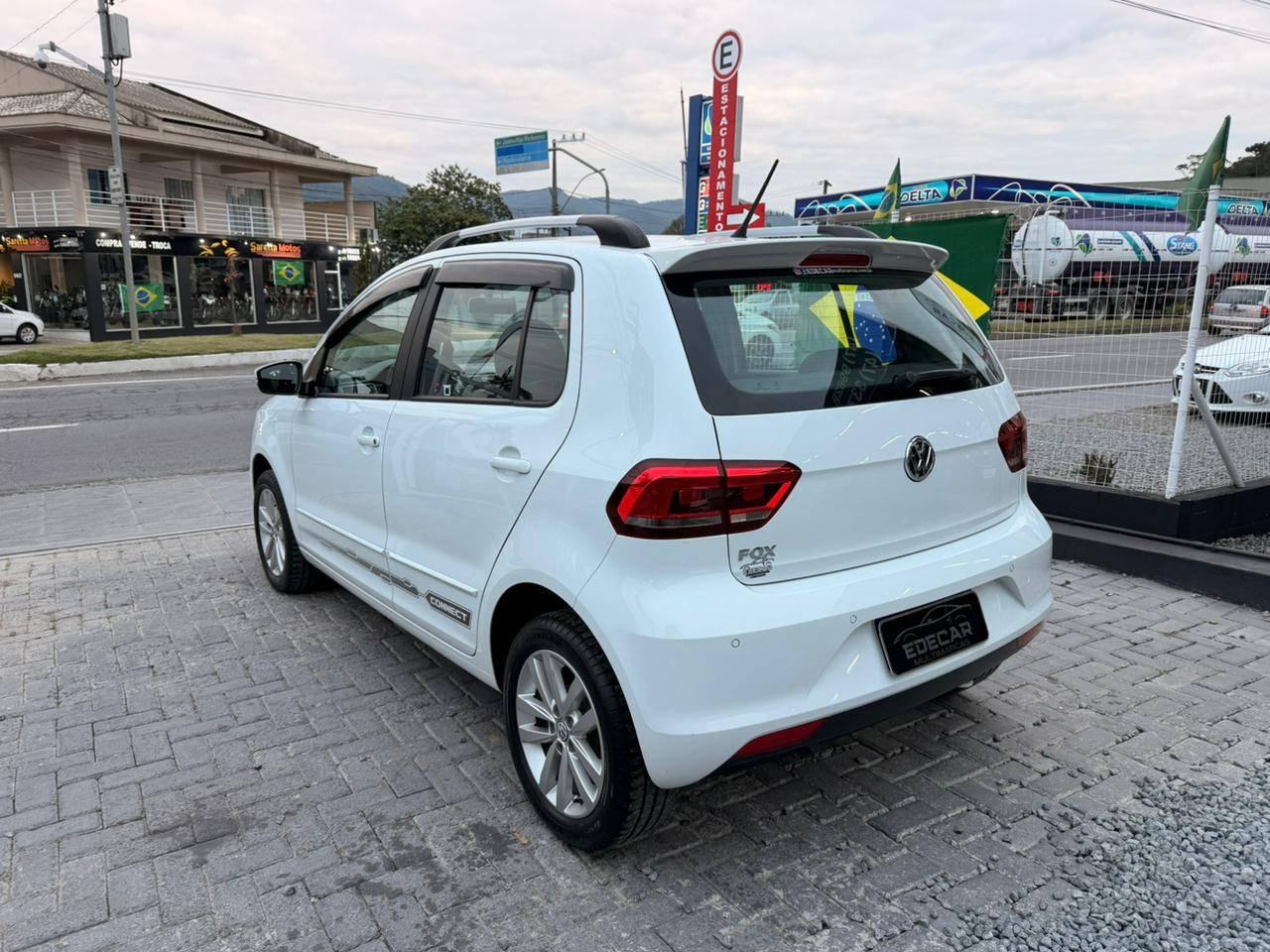 Foto numero 3 do veiculo Volkswagen Fox Connect 1.6 Flex 8V 5p  - Branca - 2018/2019