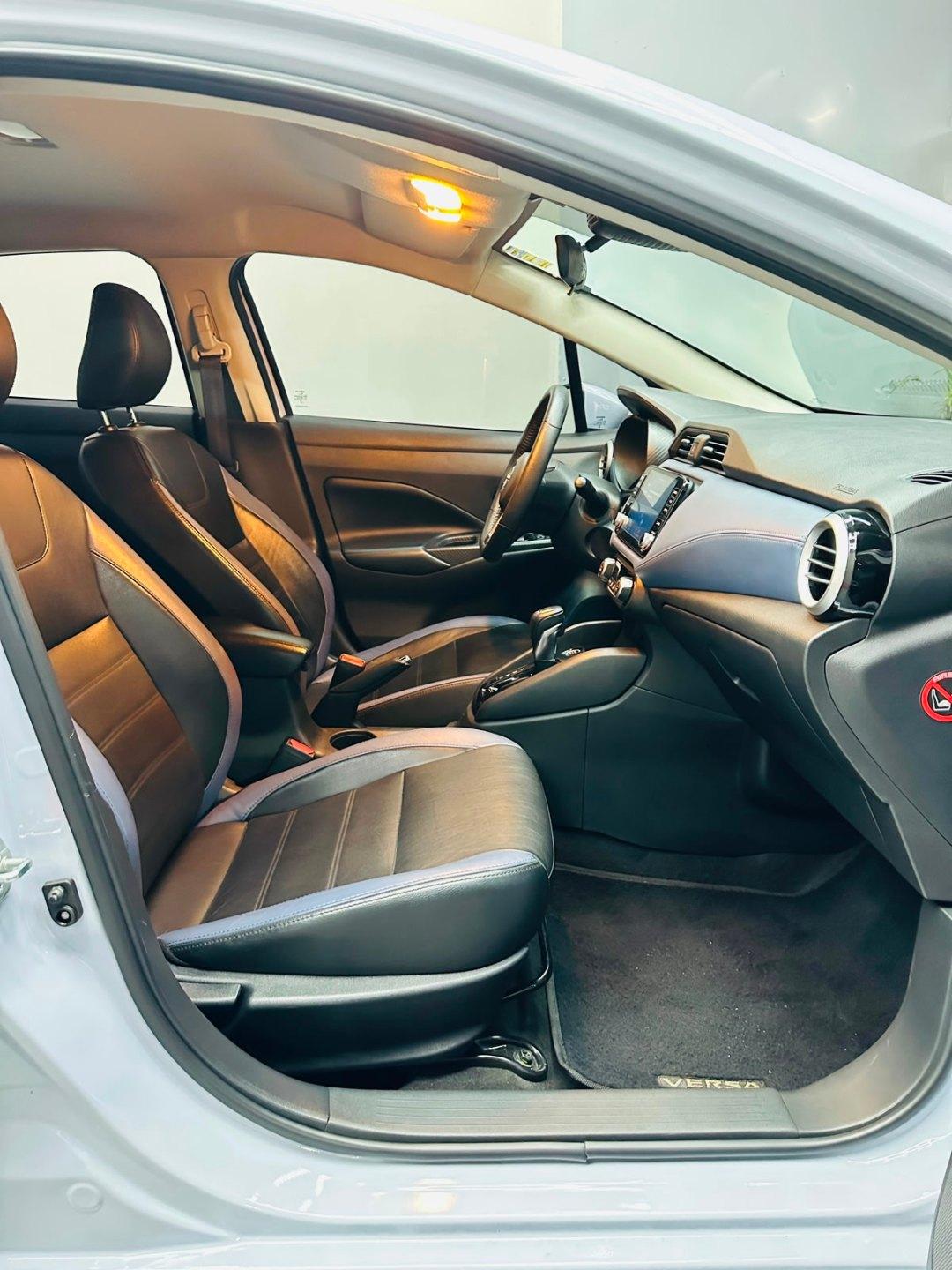 Foto numero 8 do veiculo Nissan Versa Exclusive 1.6 16V Flex Aut.  - Cinza - 2023/2024