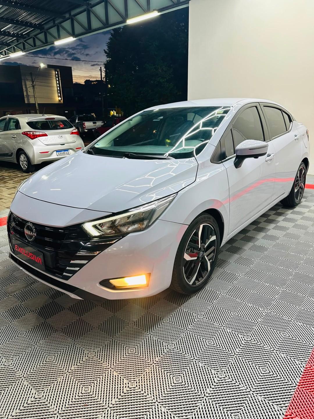 Foto numero 3 do veiculo Nissan Versa Exclusive 1.6 16V Flex Aut.  - Cinza - 2023/2024