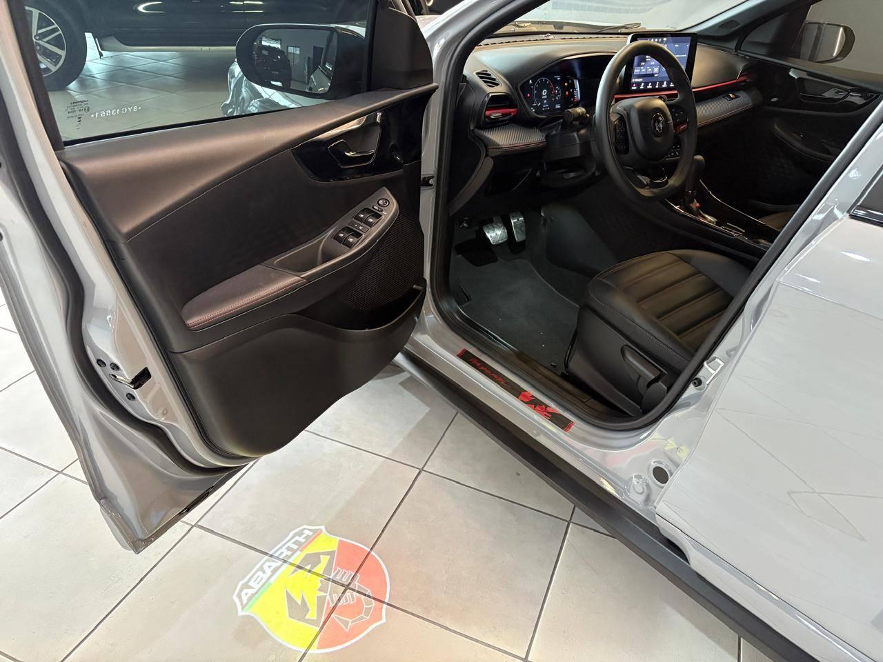 Foto numero 18 do veiculo Fiat Fastback Fastback ABARTH Turbo Flex 1.3 Aut. - Cinza - 2024/2025