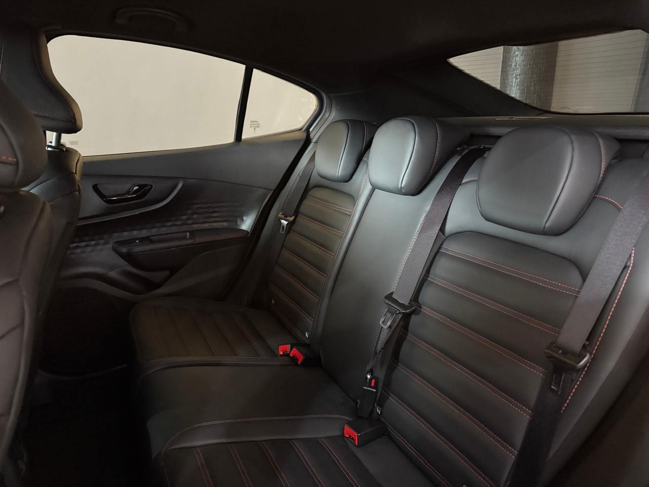Foto numero 23 do veiculo Fiat Fastback Fastback ABARTH Turbo Flex 1.3 Aut. - Cinza - 2024/2025