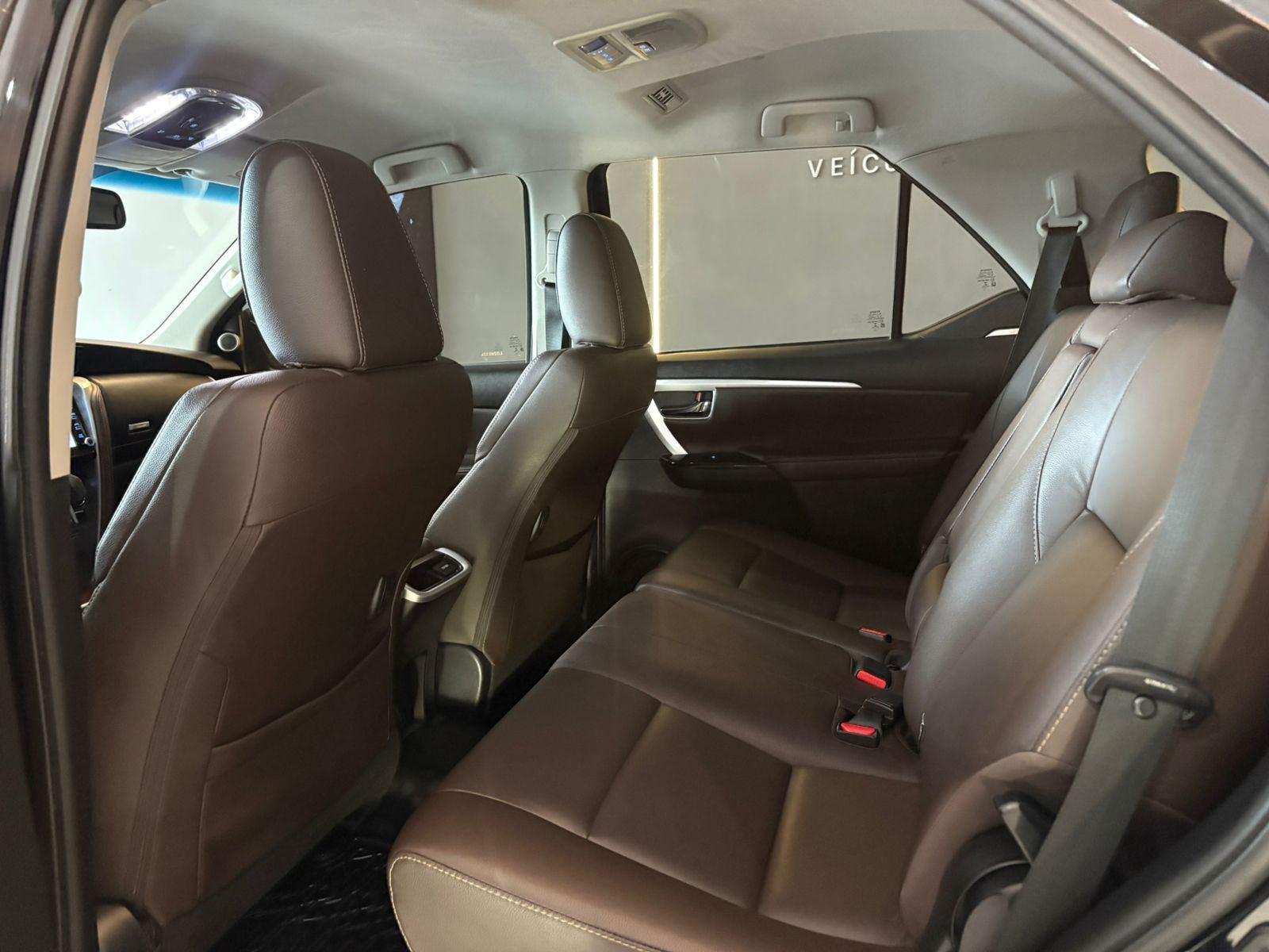Foto numero 11 do veiculo Toyota Hilux SW4 SRX 4x4 2.8 TDI 16V Dies. Aut.  - Preta - 2020/2020
