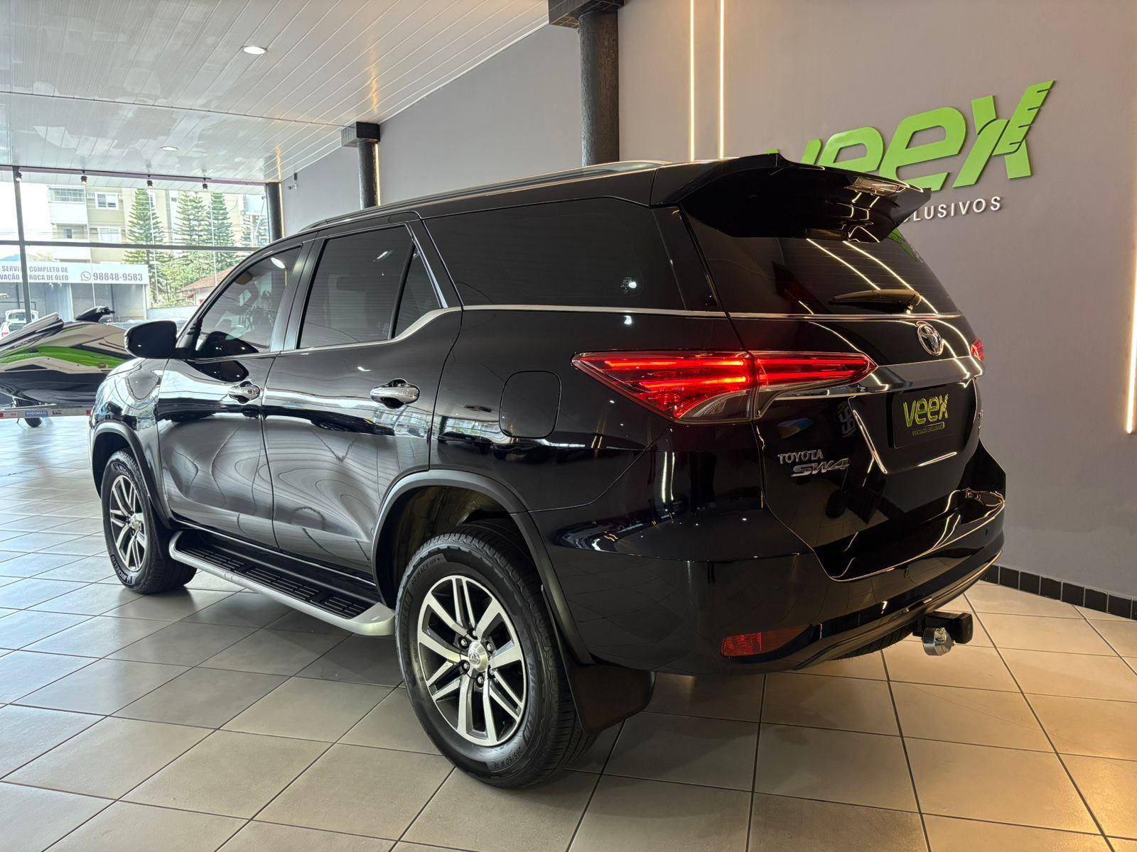 Foto numero 2 do veiculo Toyota Hilux SW4 SRX 4x4 2.8 TDI 16V Dies. Aut.  - Preta - 2020/2020