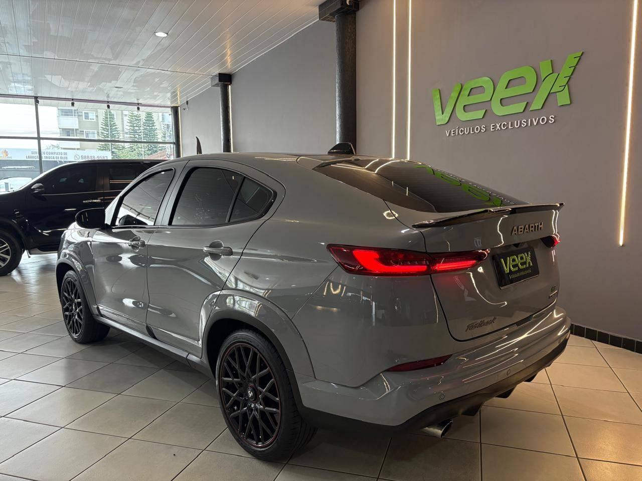 Foto numero 8 do veiculo Fiat Fastback Fastback ABARTH Turbo Flex 1.3 Aut. - Cinza - 2024/2025