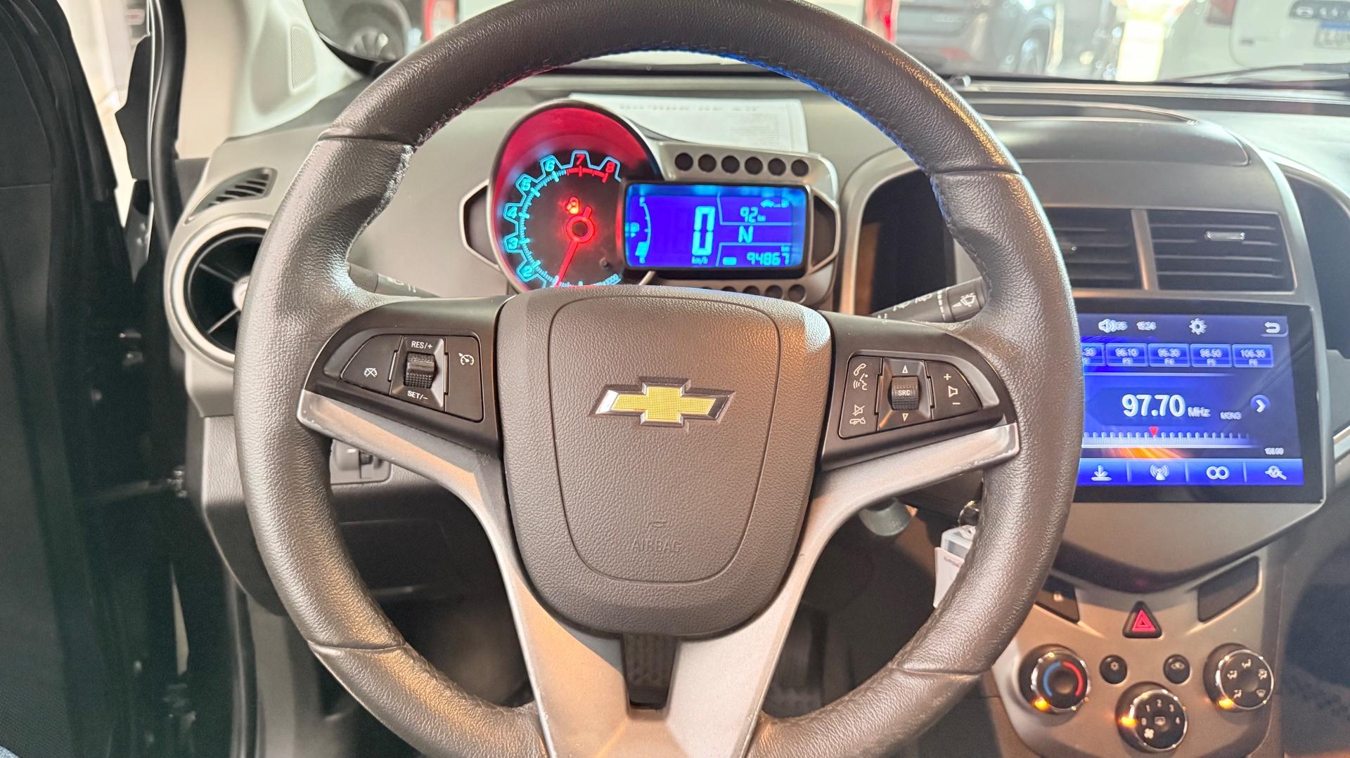 Foto numero 12 do veiculo Chevrolet Sonic HB LT 1.6 16V FlexPower 5p Aut.  - Preta - 2013/2014