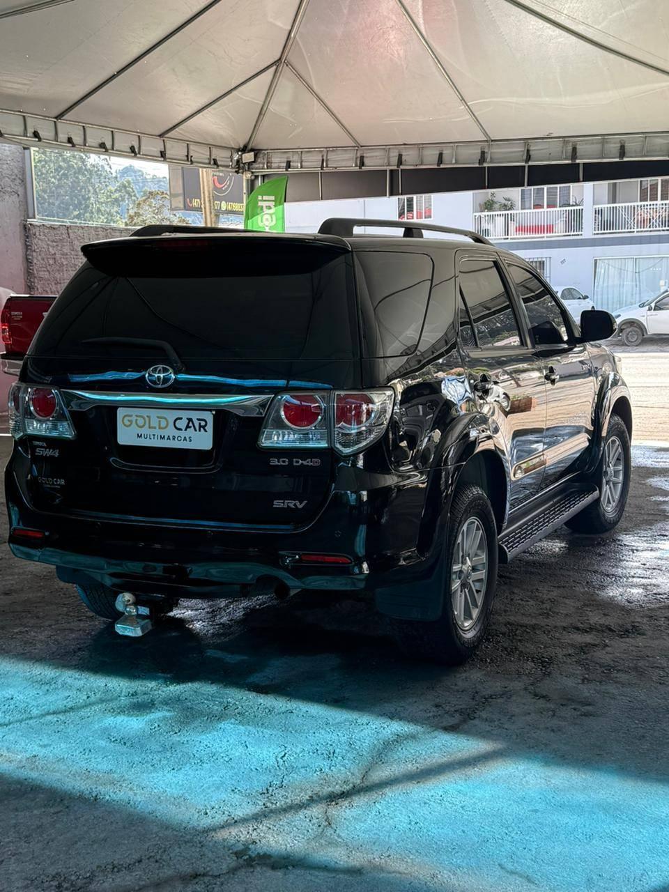 Foto numero 6 do veiculo Toyota Hilux SW4 SRV D4-D 4x4 3.0 TDI Dies. Aut  - Preta - 2011/2012