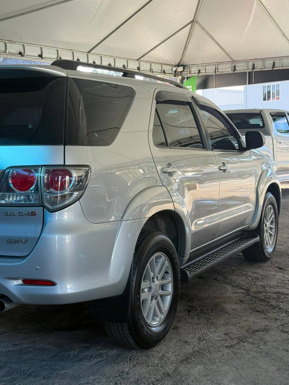Foto numero 12 do veiculo Toyota Hilux SW4 SRV D4-D 4x4 3.0 TDI Dies. Aut  - Prata - 2014/2015