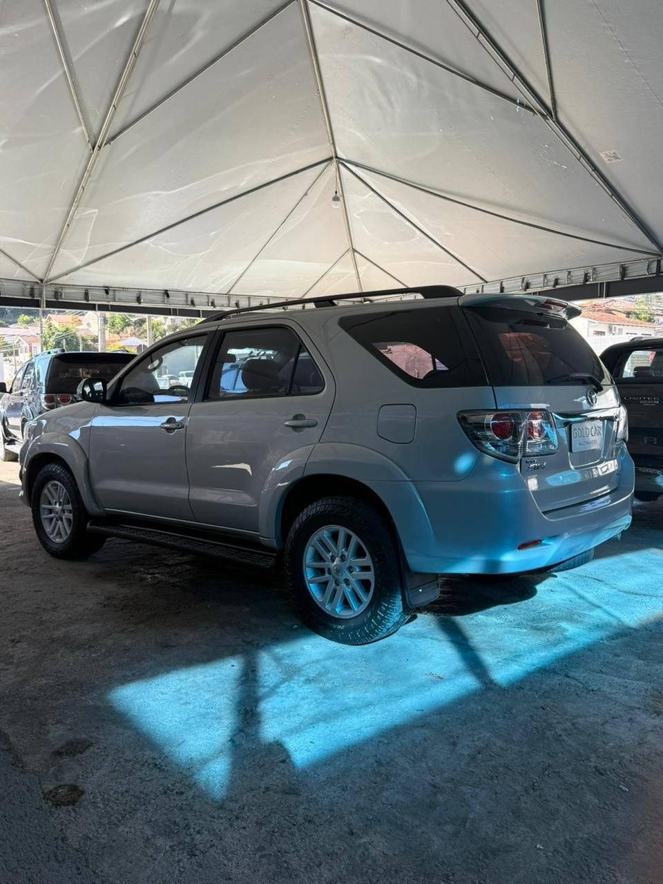 Foto numero 4 do veiculo Toyota Hilux SW4 SRV D4-D 4x4 3.0 TDI Dies. Aut  - Bege - 2014/2014