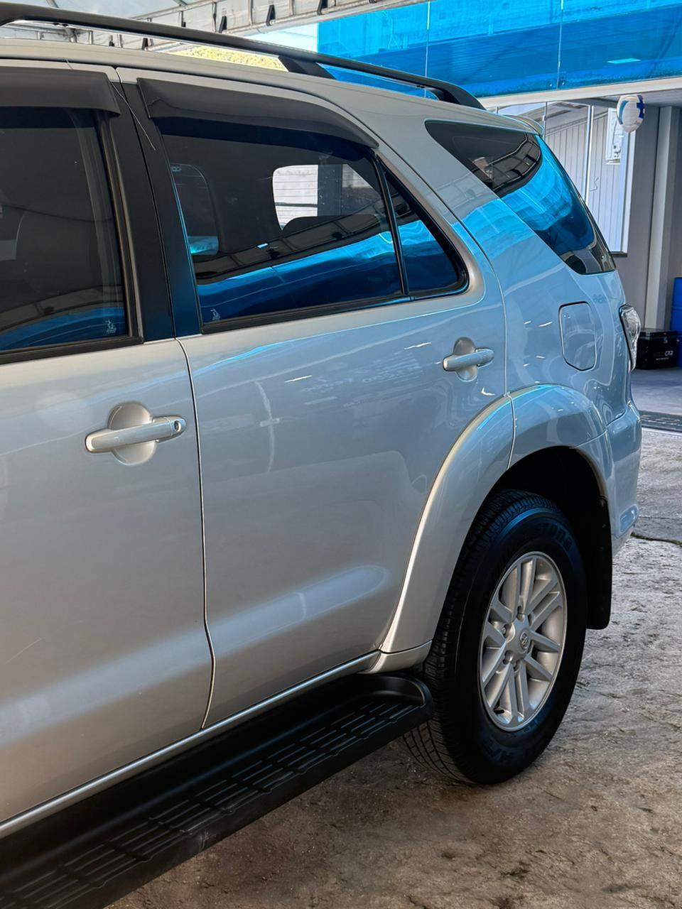 Foto numero 5 do veiculo Toyota Hilux SW4 SRV D4-D 4x4 3.0 TDI Dies. Aut  - Prata - 2014/2015