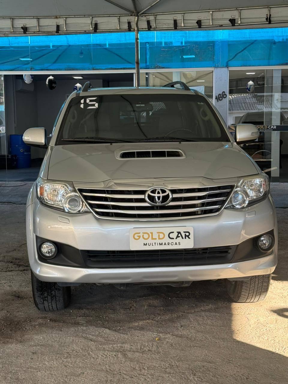 Foto numero 1 do veiculo Toyota Hilux SW4 SRV D4-D 4x4 3.0 TDI Dies. Aut  - Prata - 2014/2015