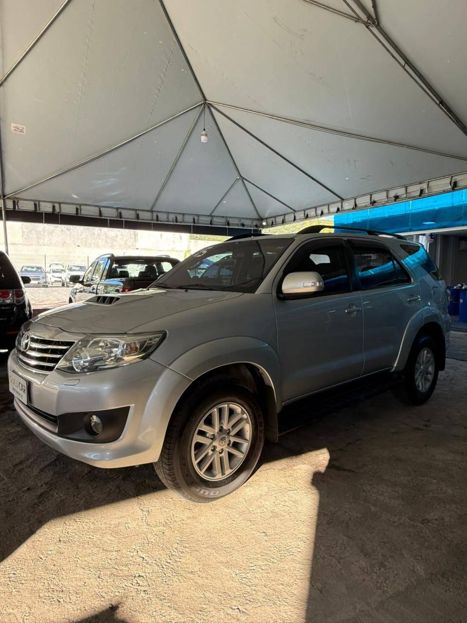 Foto numero 4 do veiculo Toyota Hilux SW4 SRV D4-D 4x4 3.0 TDI Dies. Aut  - Prata - 2014/2015