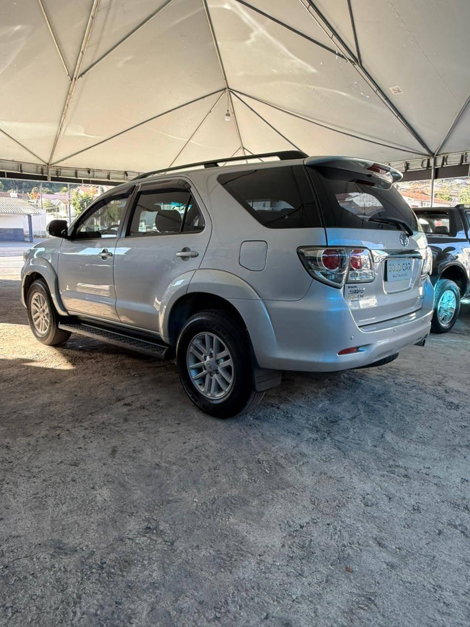 Foto numero 7 do veiculo Toyota Hilux SW4 SRV D4-D 4x4 3.0 TDI Dies. Aut  - Prata - 2014/2015