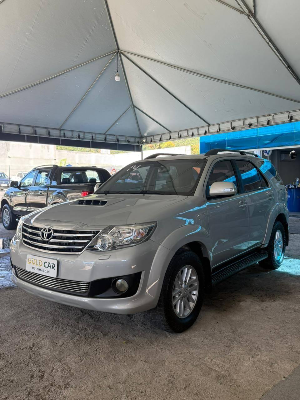 Foto numero 2 do veiculo Toyota Hilux SW4 SRV D4-D 4x4 3.0 TDI Dies. Aut  - Bege - 2014/2014