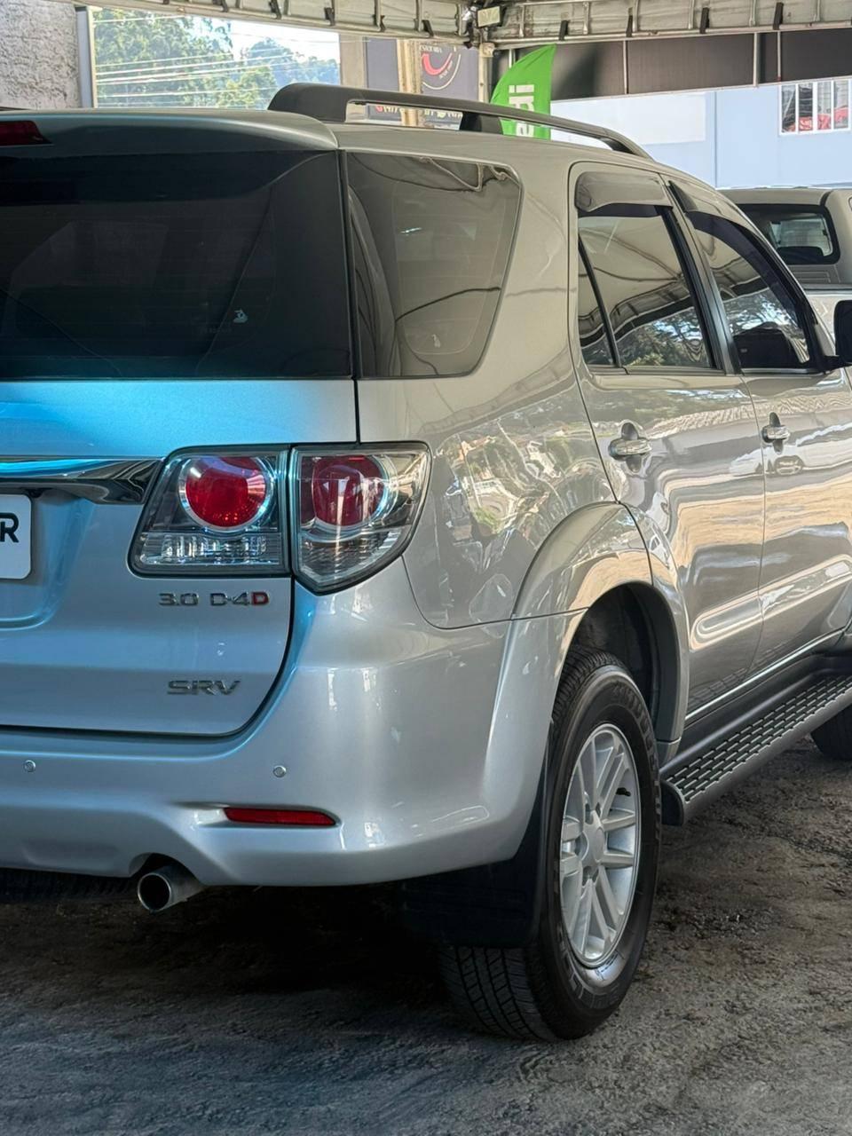 Foto numero 11 do veiculo Toyota Hilux SW4 SRV D4-D 4x4 3.0 TDI Dies. Aut  - Prata - 2014/2015