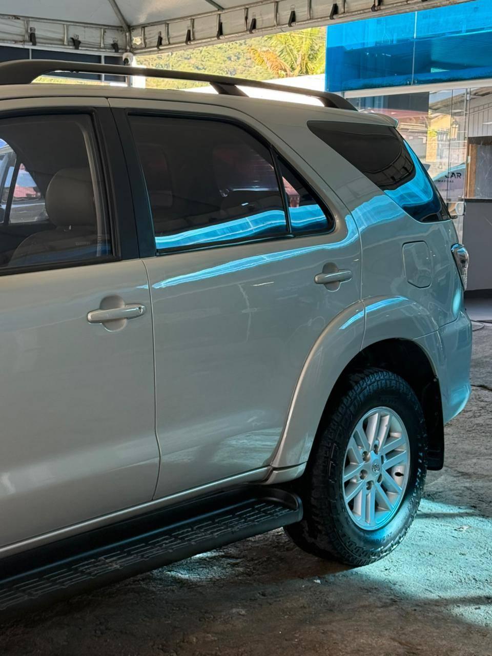 Foto numero 3 do veiculo Toyota Hilux SW4 SRV D4-D 4x4 3.0 TDI Dies. Aut  - Bege - 2014/2014