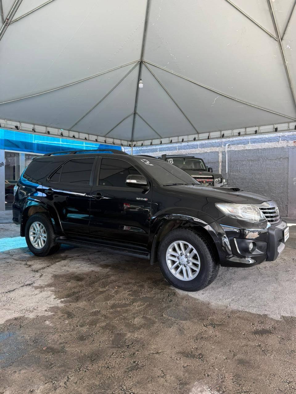 Foto numero 8 do veiculo Toyota Hilux SW4 SRV D4-D 4x4 3.0 TDI Dies. Aut  - Preta - 2011/2012