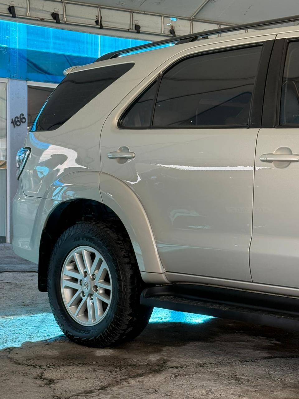 Foto numero 9 do veiculo Toyota Hilux SW4 SRV D4-D 4x4 3.0 TDI Dies. Aut  - Bege - 2014/2014