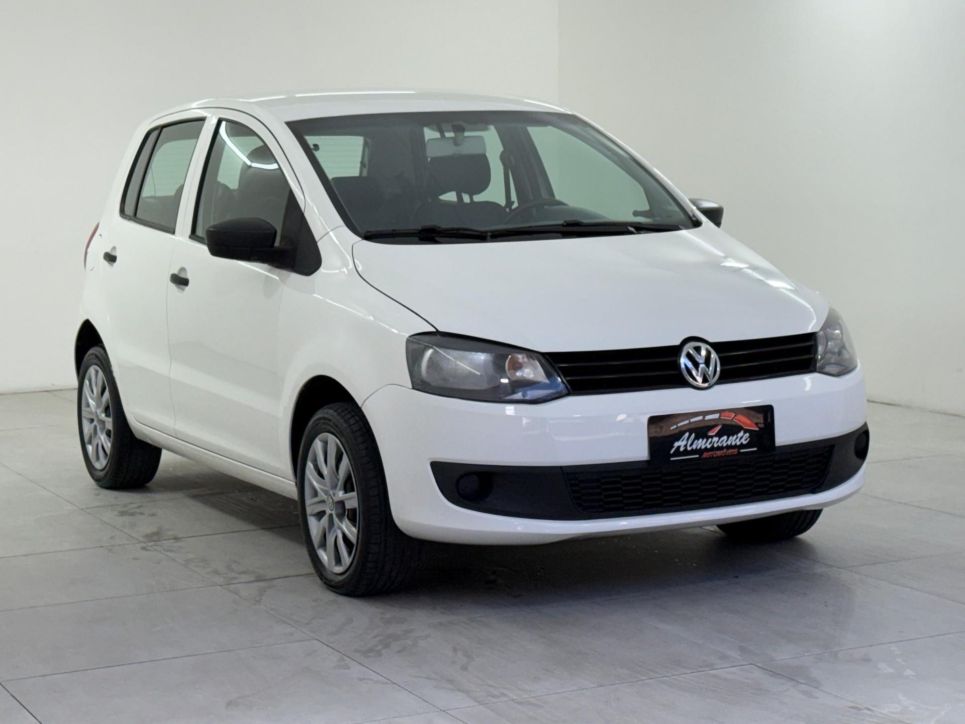 Foto numero 2 do veiculo Volkswagen Fox 1.6 Mi Total Flex 8V 5p  - Branca - 2013/2014