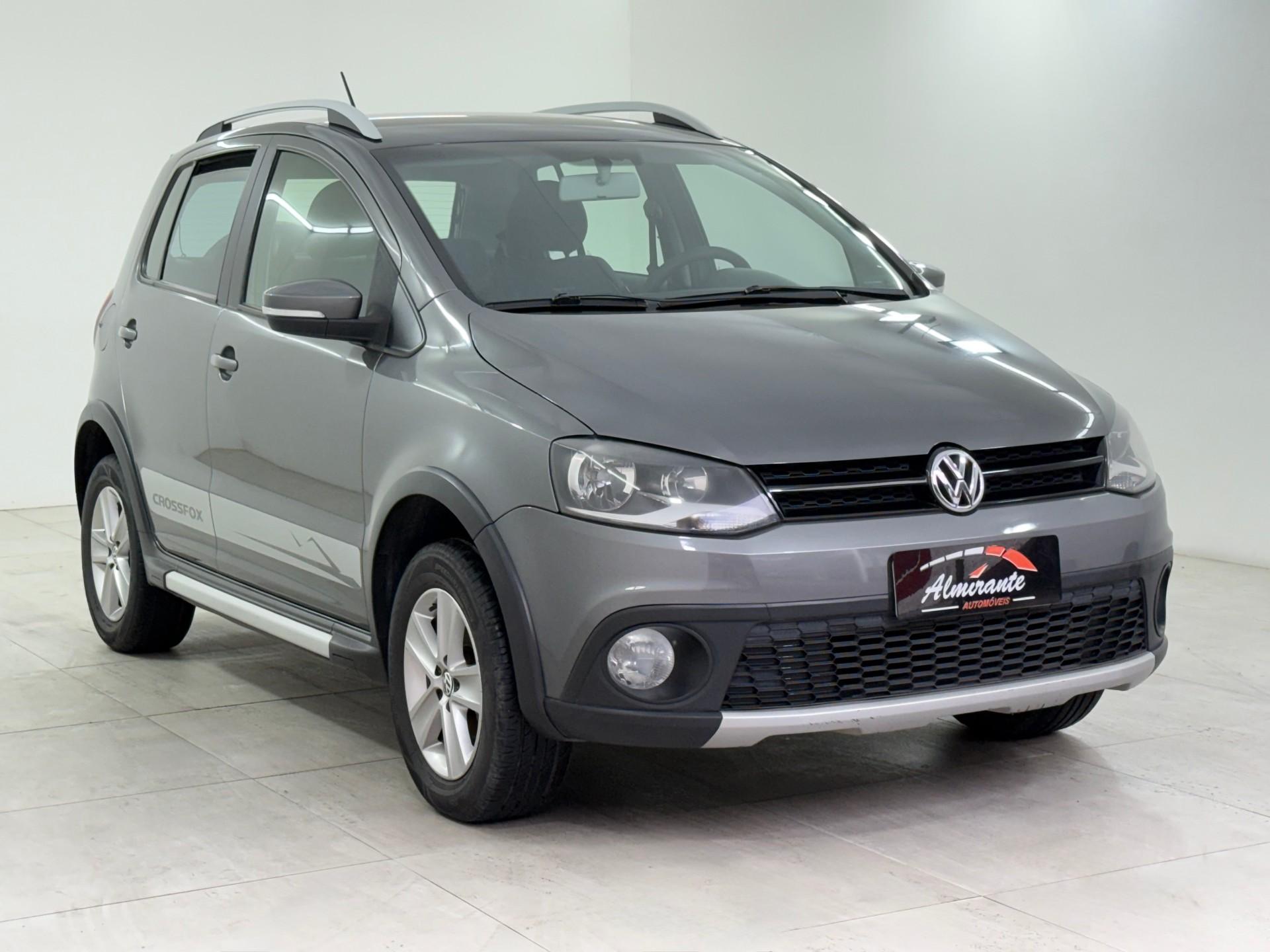 Foto numero 2 do veiculo Volkswagen CrossFox 1.6 Mi Total Flex 8V 5p  - Cinza - 2010/2011
