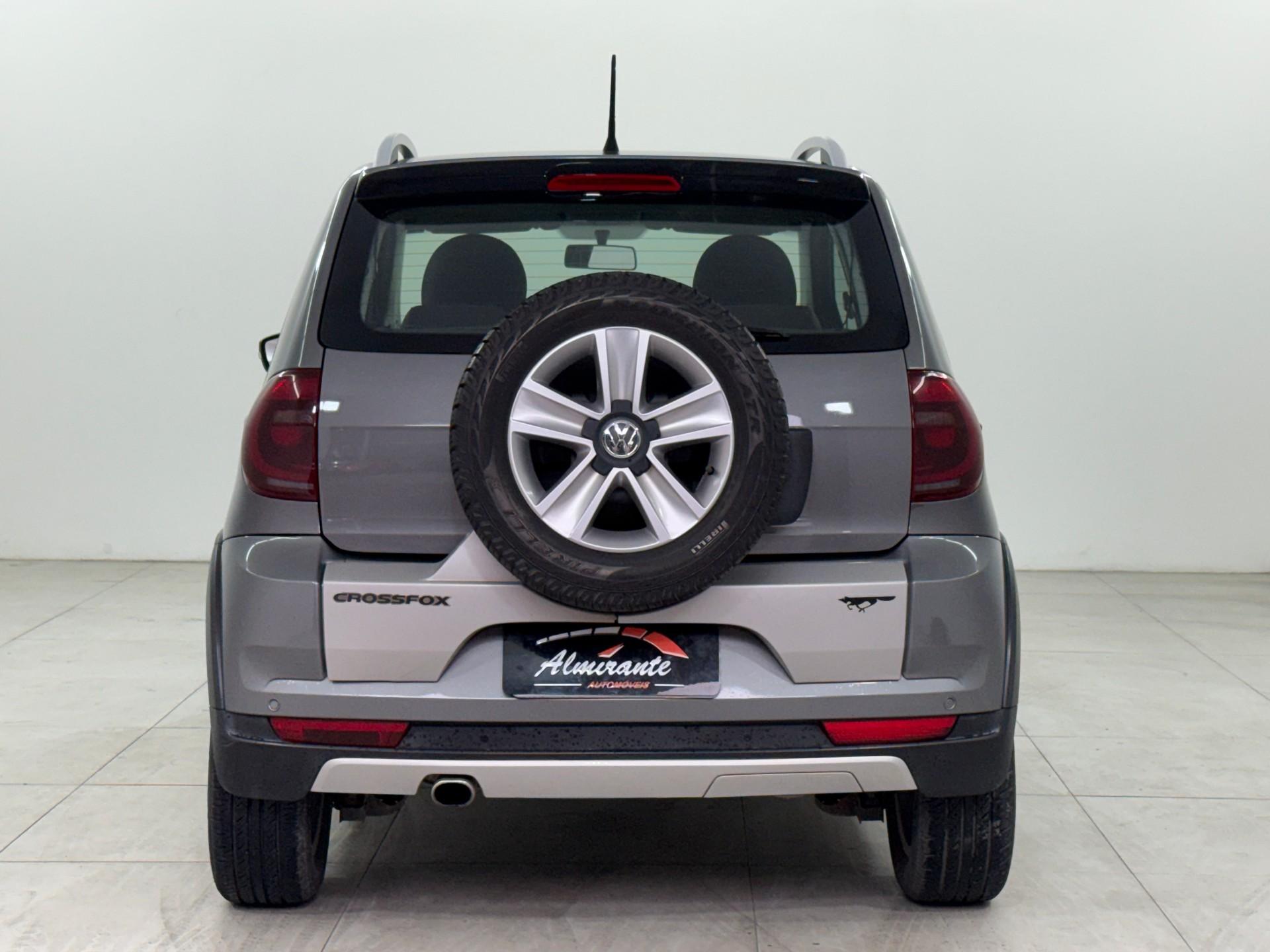 Foto numero 12 do veiculo Volkswagen CrossFox 1.6 Mi Total Flex 8V 5p  - Cinza - 2010/2011