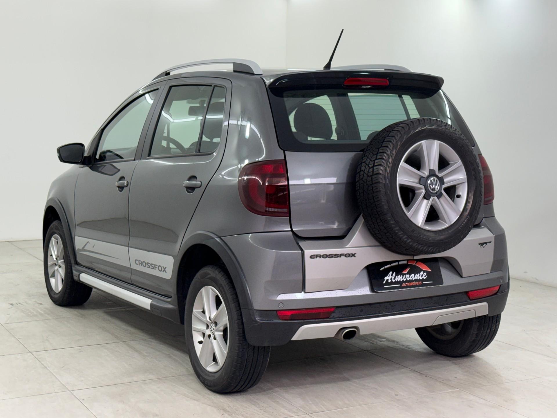 Foto numero 11 do veiculo Volkswagen CrossFox 1.6 Mi Total Flex 8V 5p  - Cinza - 2010/2011