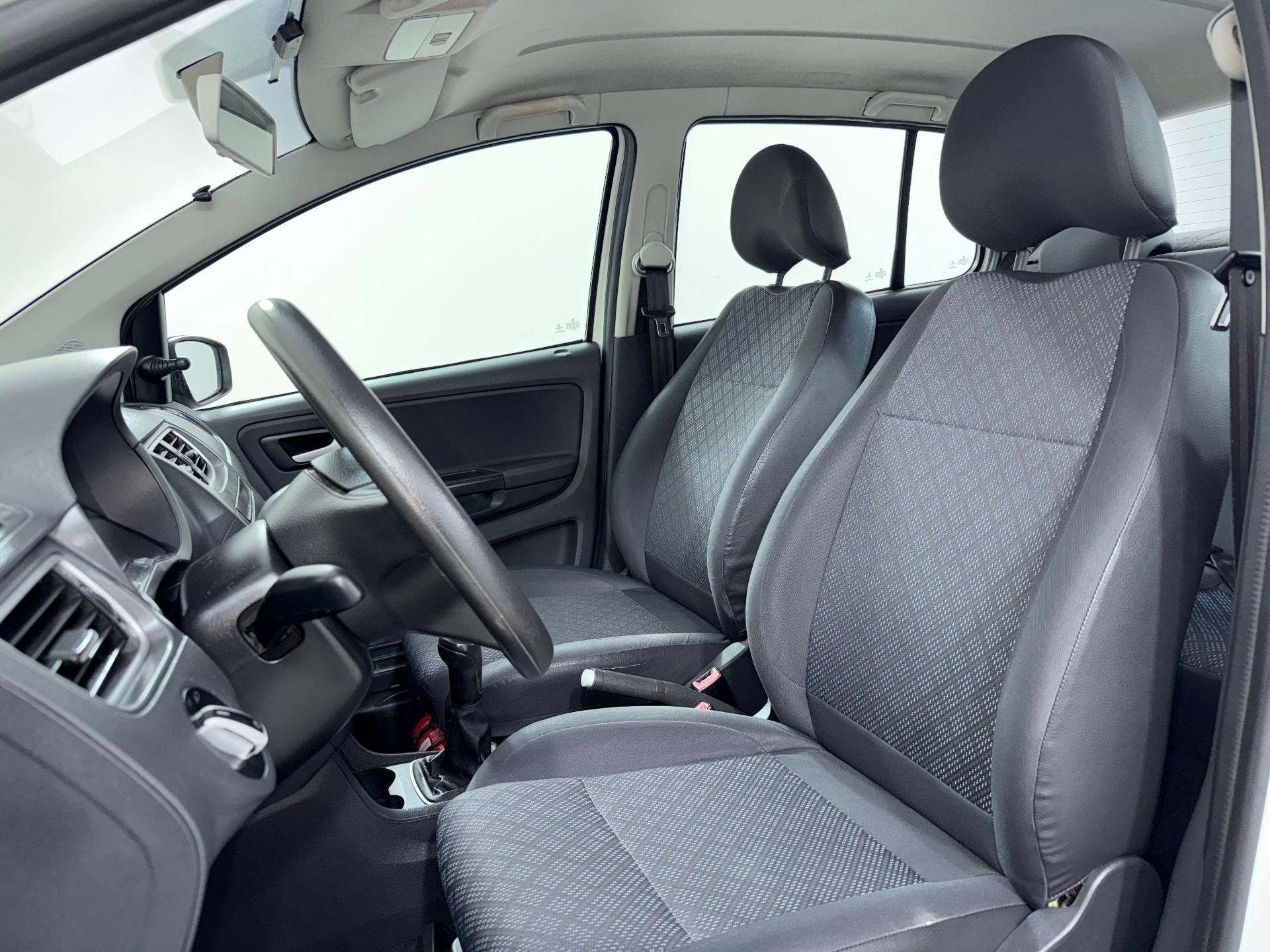 Foto numero 3 do veiculo Volkswagen Fox 1.6 Mi Total Flex 8V 5p  - Branca - 2013/2014