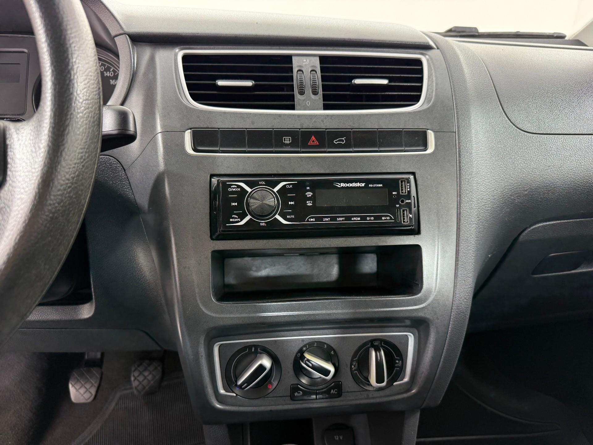 Foto numero 8 do veiculo Volkswagen Fox 1.6 Mi Total Flex 8V 5p  - Branca - 2013/2014