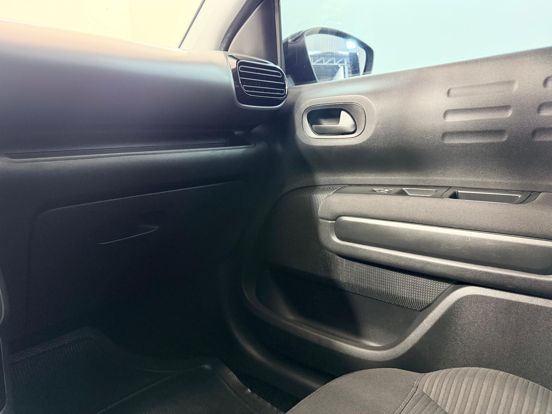 Foto numero 9 do veiculo Citroën C4 CACTUS FEEL 1.6 16V Flex Aut.  - Vermelha - 2022/2023