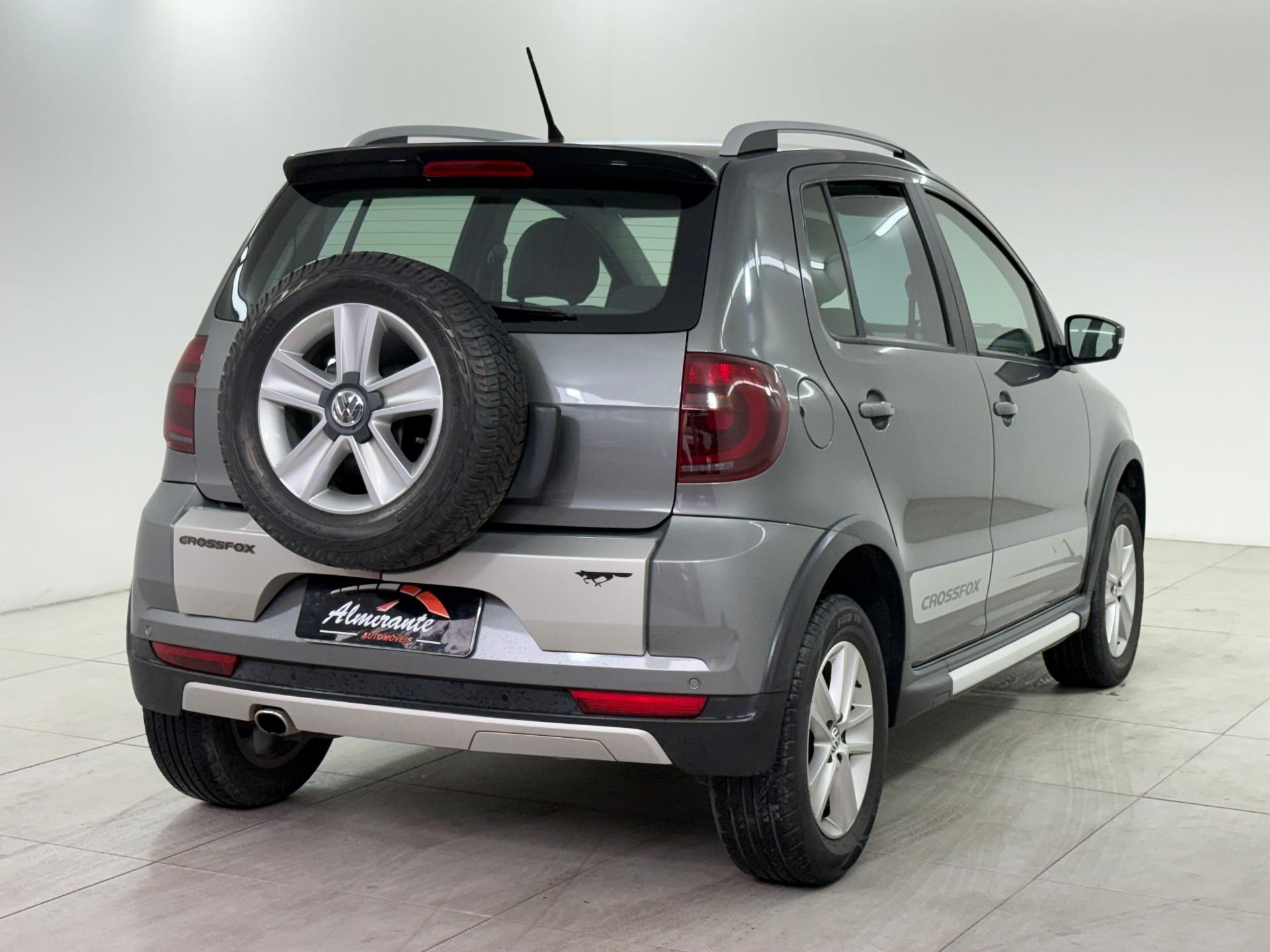 Foto numero 13 do veiculo Volkswagen CrossFox 1.6 Mi Total Flex 8V 5p  - Cinza - 2010/2011
